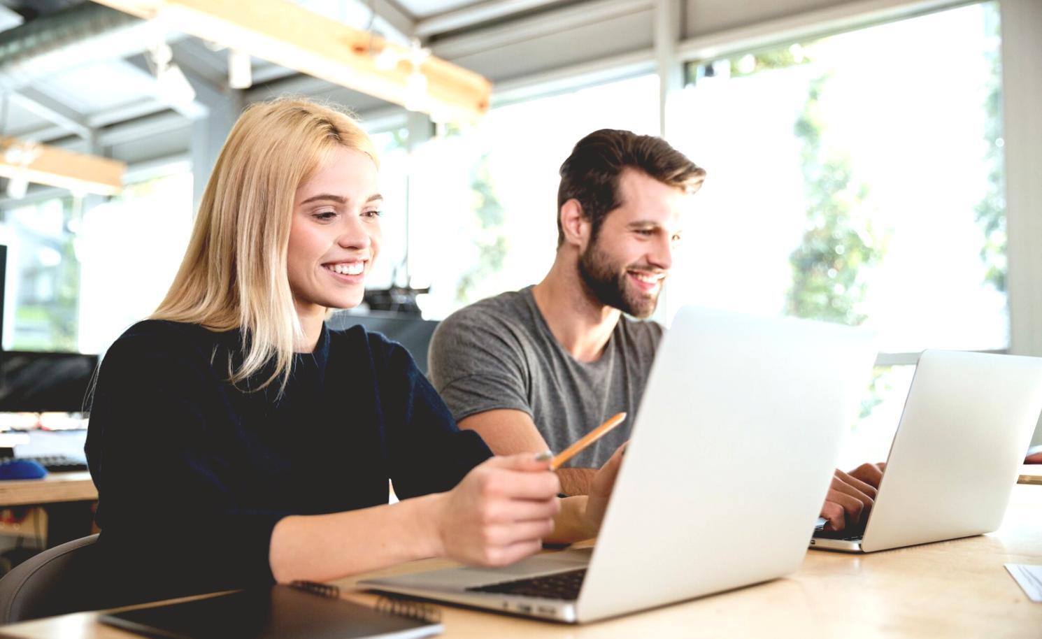 bravendralo educational workshop with participants engaged in financial planning exercises