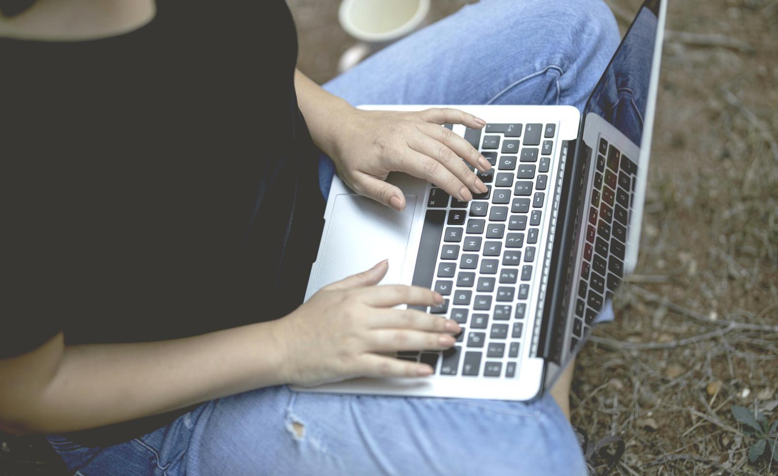 Strategic business discussion and note taking